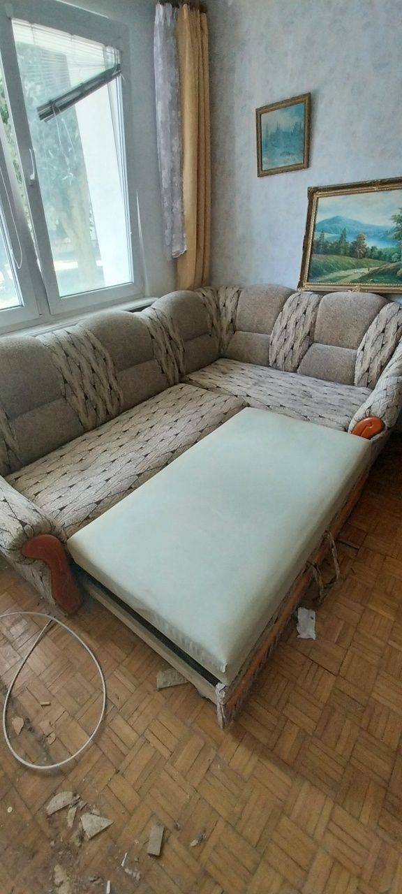 Sprzedam sofę narożną.