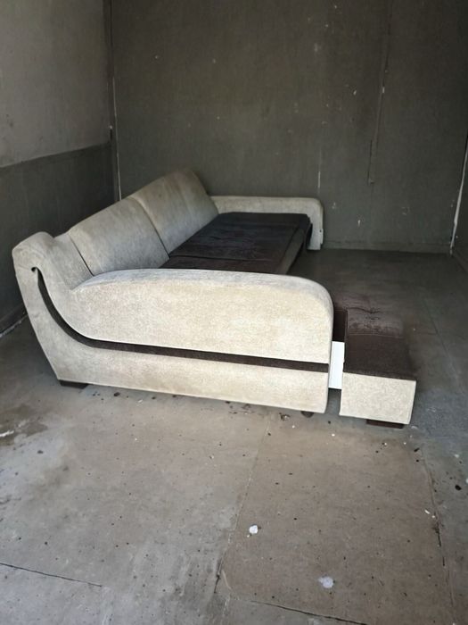 Великий диван у вітальню буквою Г