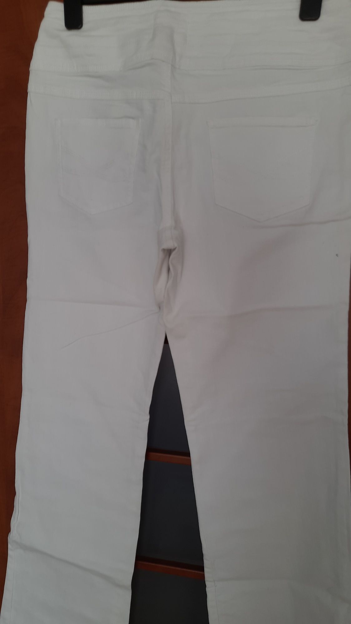 Jeansowe białe spodnie damskie