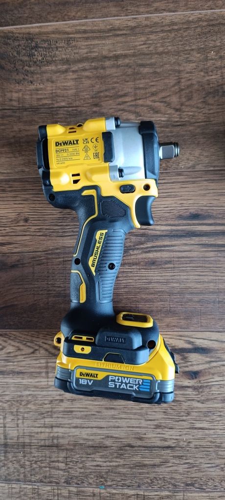 Klucz udarowy DeWalt dcf921 Aku 1.7 ah powerstack ładowarka