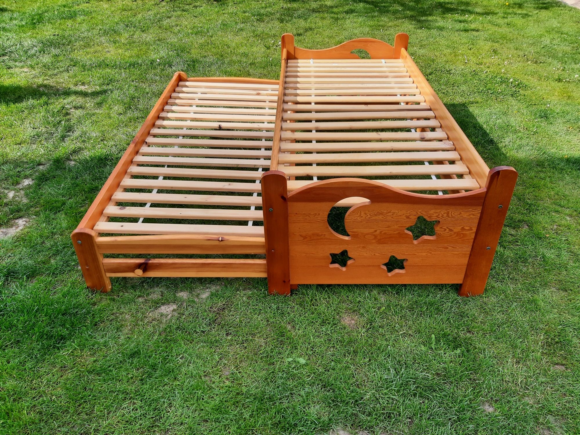 Sprzedam łóżko  podwójne drewniane