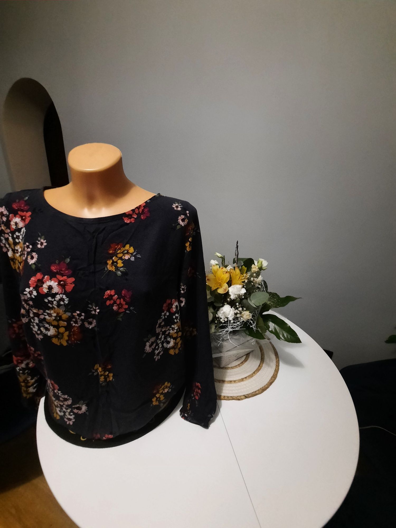 Bluzka damska firmy blue rozmiar 38