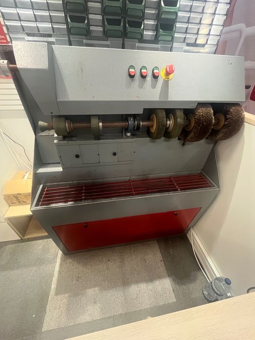 Máquina de reparação em Calçados