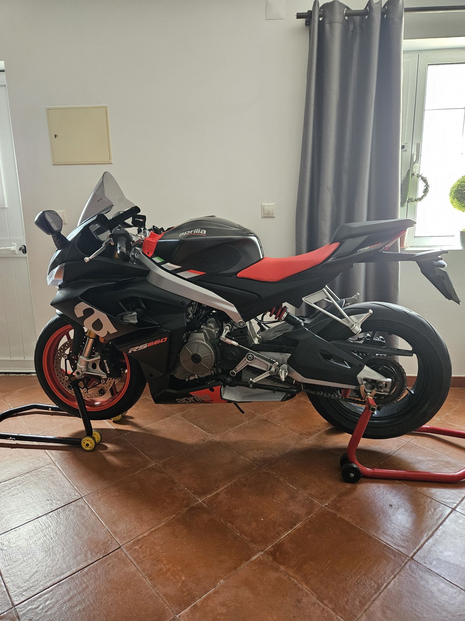Aprilia rs 660 "impecável"