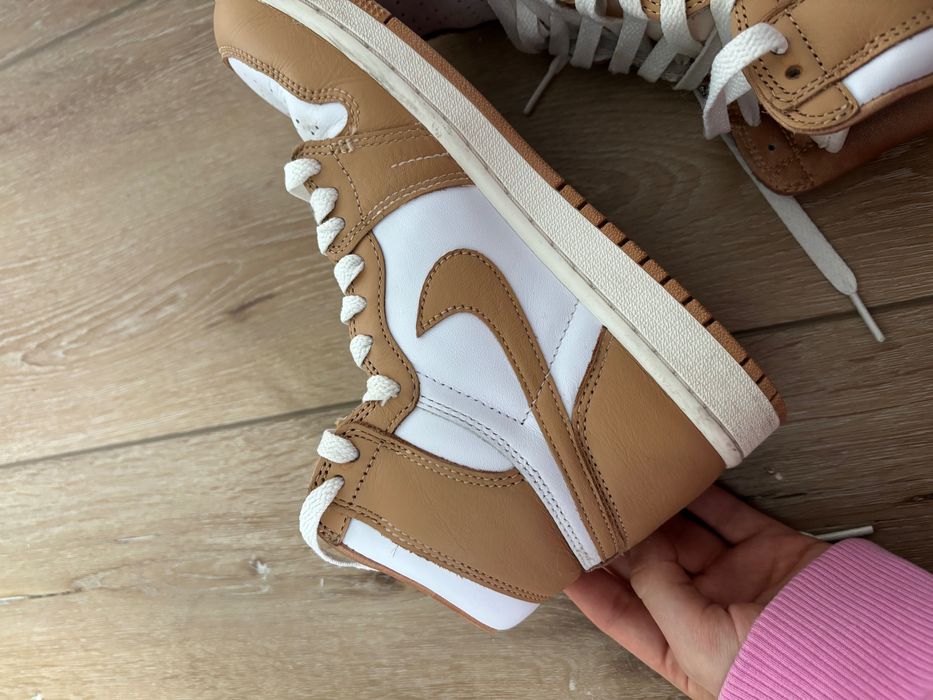 Jordan Air 1 Retro High OG praline