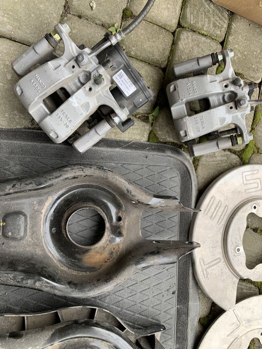 Tesla Model Y Ричаг