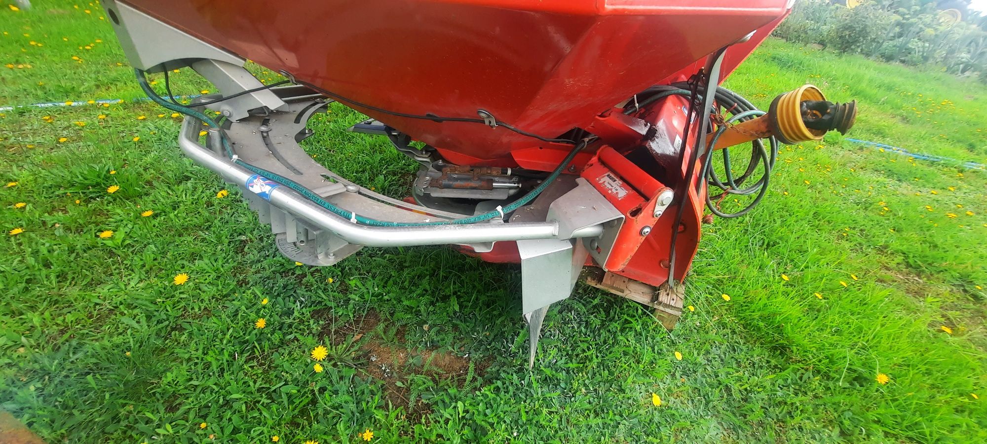 Rozsiewacz nawozu KUHN Axis 20.1 12-18m 2012r. 2000L amazone sulky
