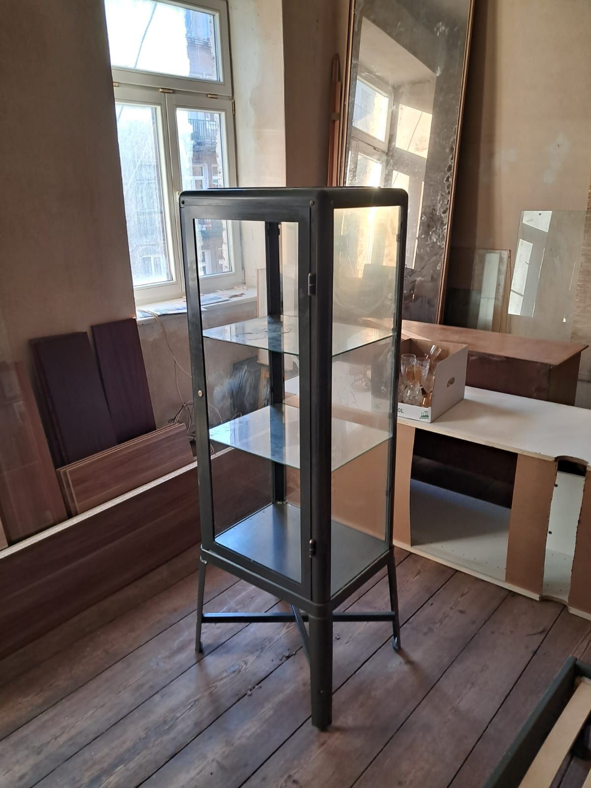 Sprzedam gablotkę Ikea