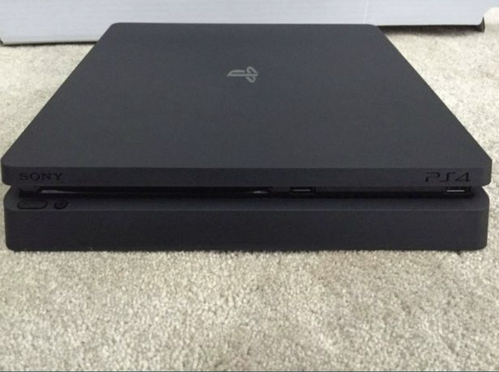 PS4 slim completa com jogos