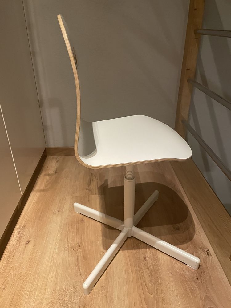 Krzesełko dla dziecka do biurka