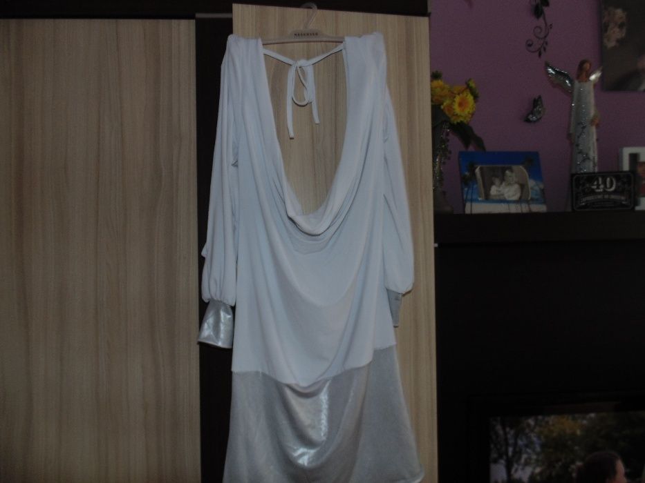 sukienka biała z gołymi plecami..