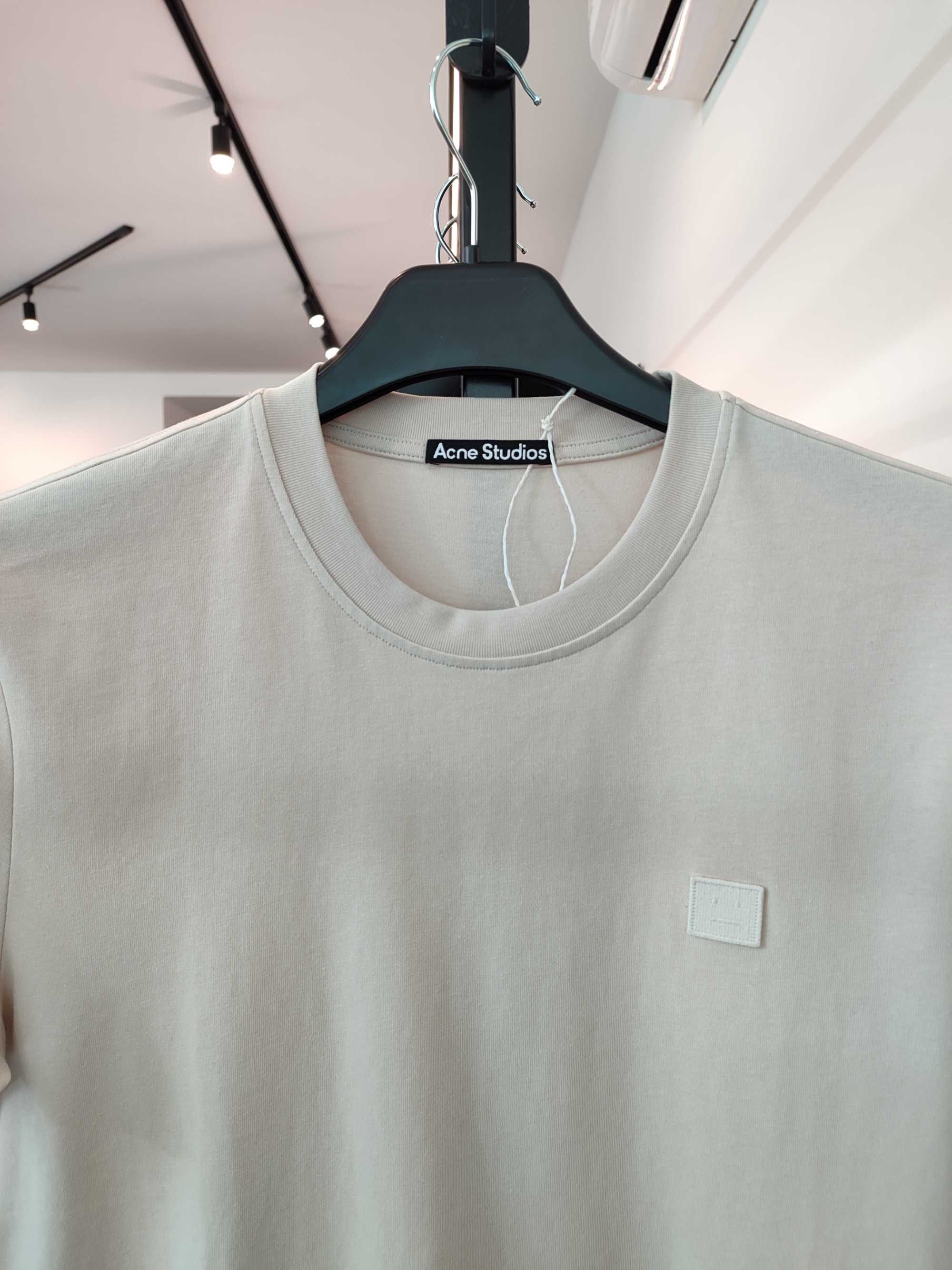 Футболка Acne Studios T-Shirt With Ellison Face Patch Beige