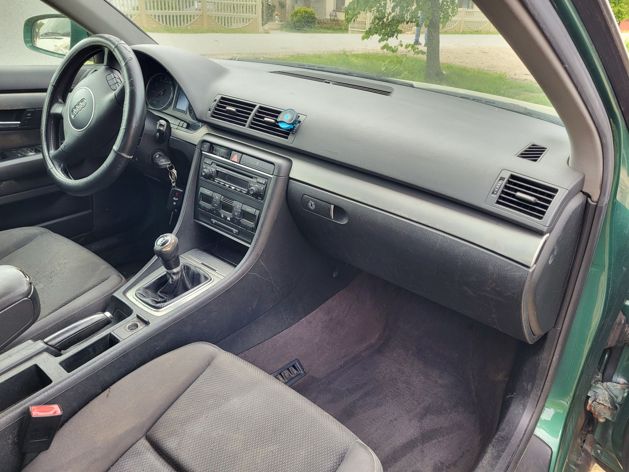 Audi A4 B6 2.0 benzyna klimatyzacja czujniki parkowania hak