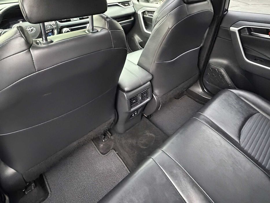 Toyota RAV4 Hybrid      2019