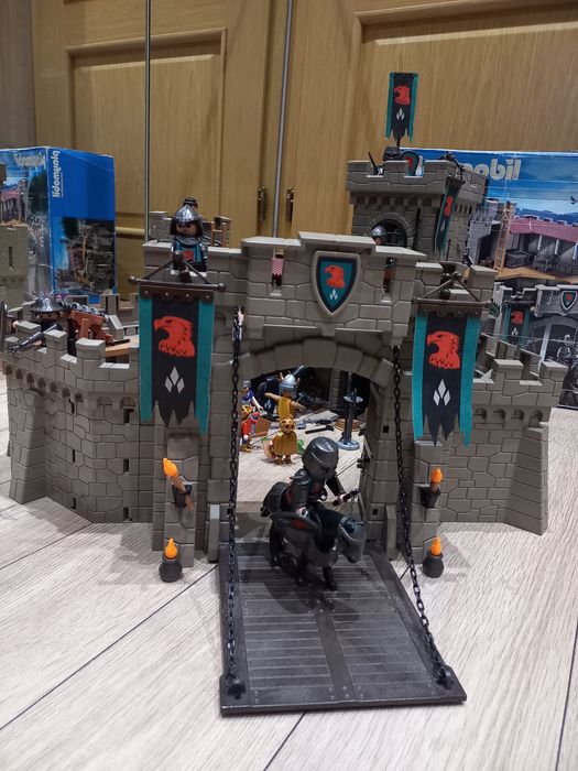 Playmobil Rycerze Zamek Zbójców 4866 + rodzina królewska + 4 figurki