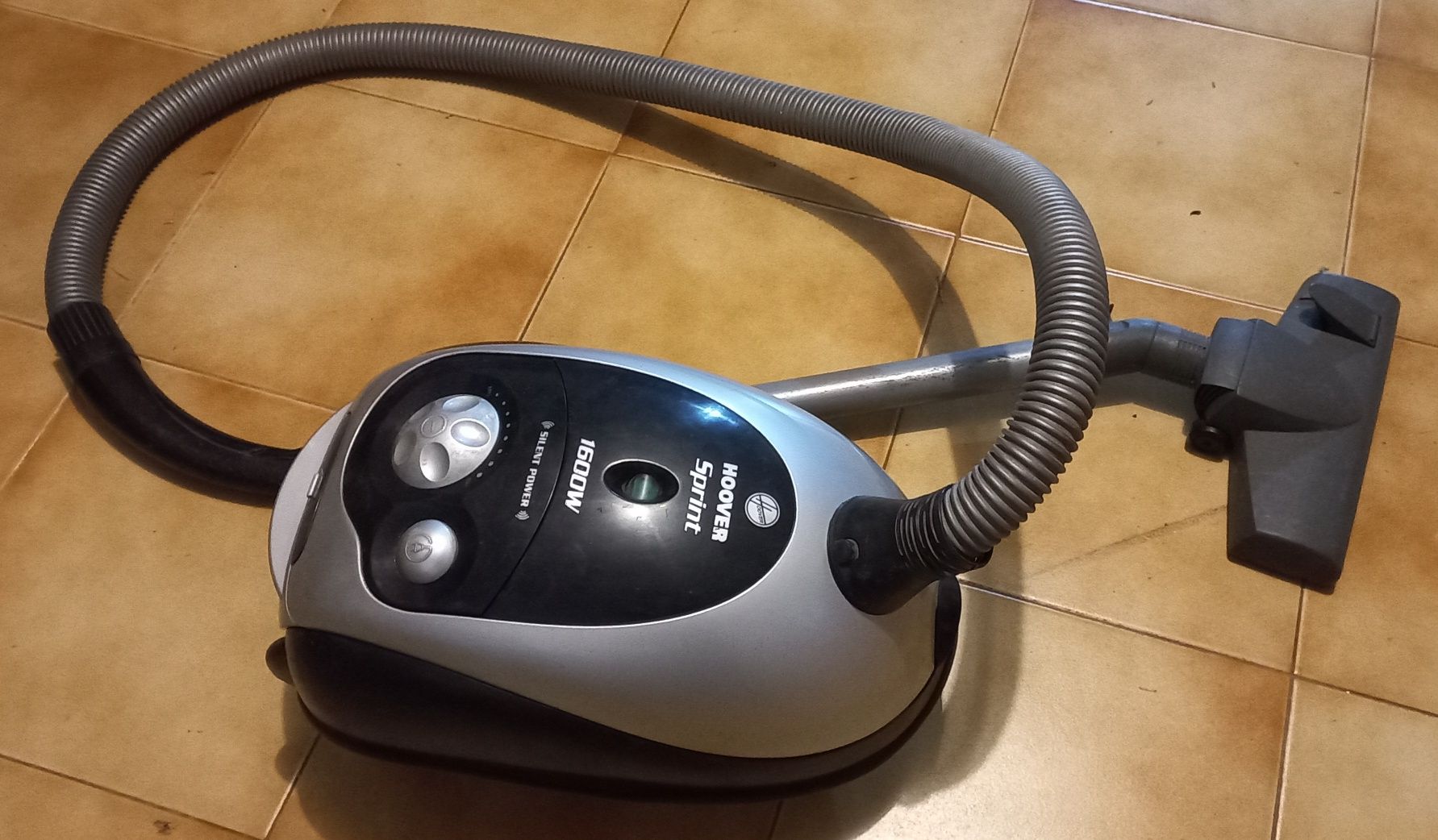 Aspirador Hoover de 1600 Wattscom excelente aspiração