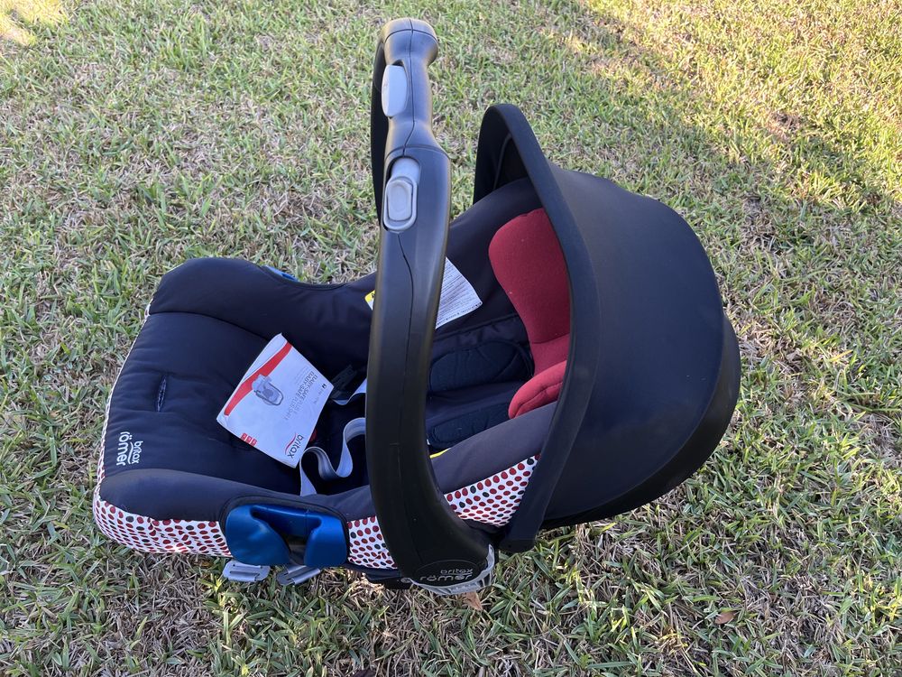 Ovo-Britax-Rommer e base Isofix