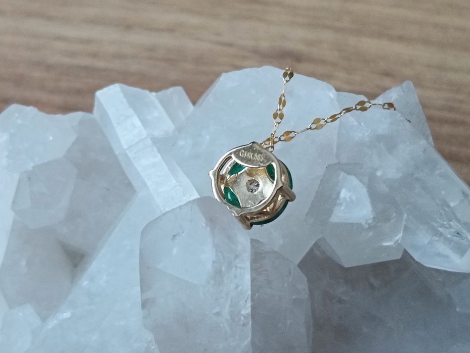 Zawieszka złoto próby 585 z naturalnym szmaragdem i diamentem