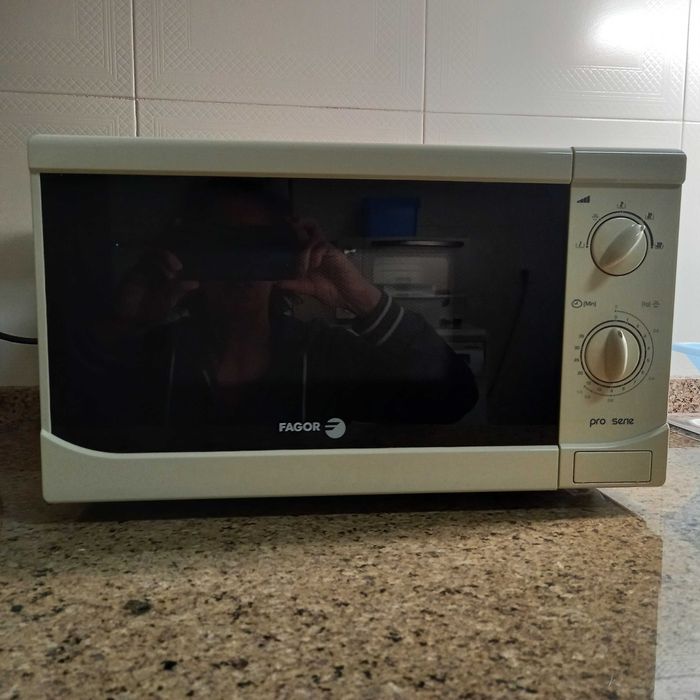 Microondas FAGOR em bom estado