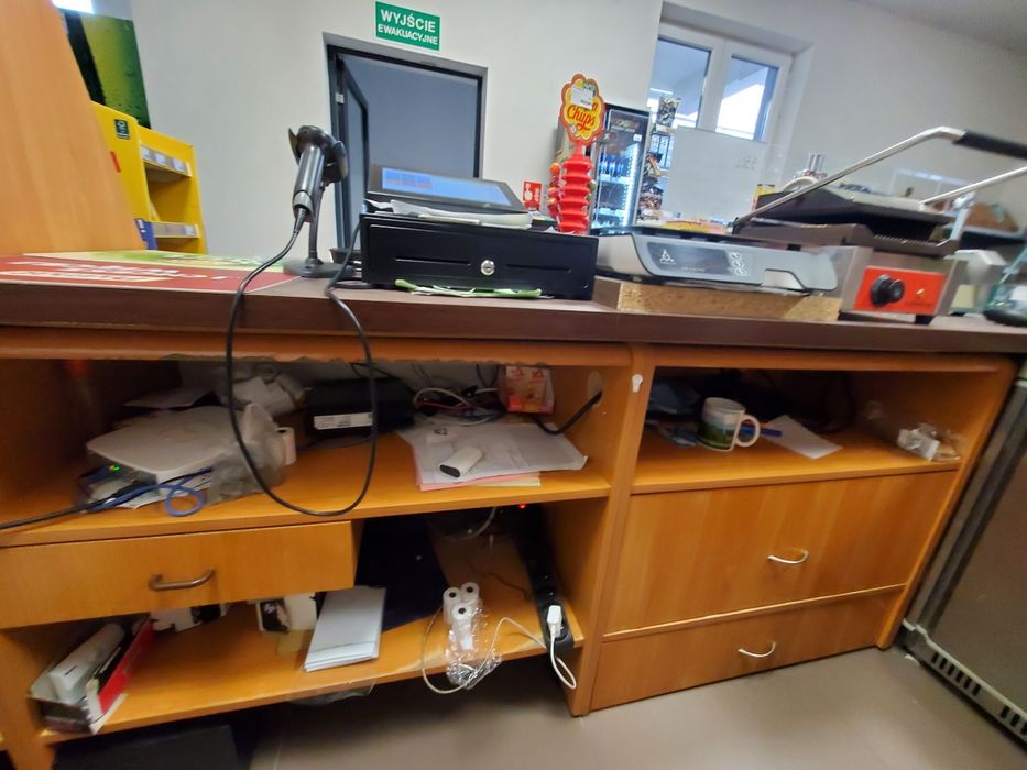 Regaly sklepowe modułowe z ladą sklepową