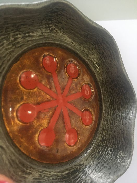 Tacinha de estamho e esmalte antiga