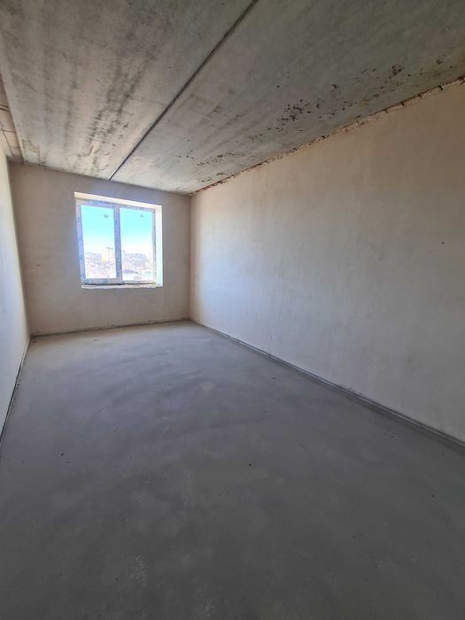 Велика світла двокімнатна квартира