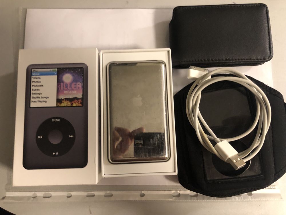 iPod classic 160 GB  7 th + чехол