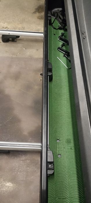 Boks dachowy+ relingi do boksu komplet