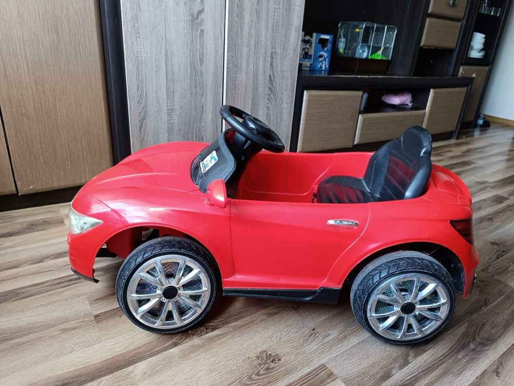 Дитячий електомобіль BMW