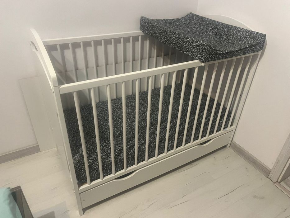 Łóżeczko niemowlęce plus wyposażenie