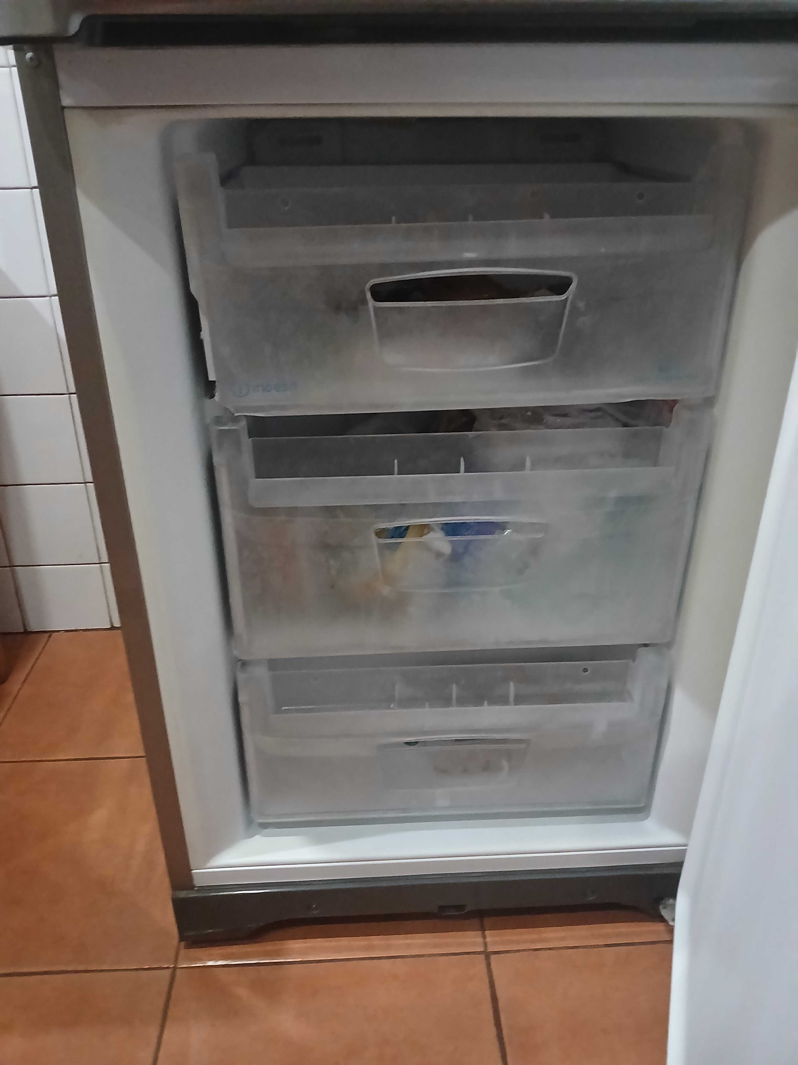 Figorifico combinado Indesit