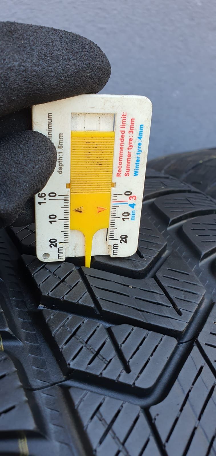 215/65/17 Pirelli komplet Zimowe