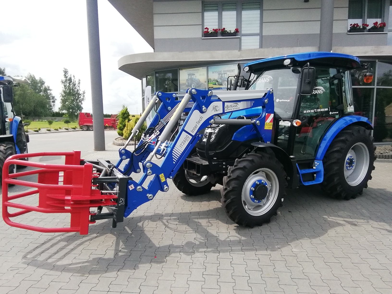 Ciągnik rolniczy SOLIS 60 4WD, 58 kM, wersja limitowana BLACK PANTHER