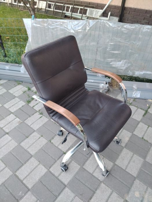 Офісне крісло Nowy Styl