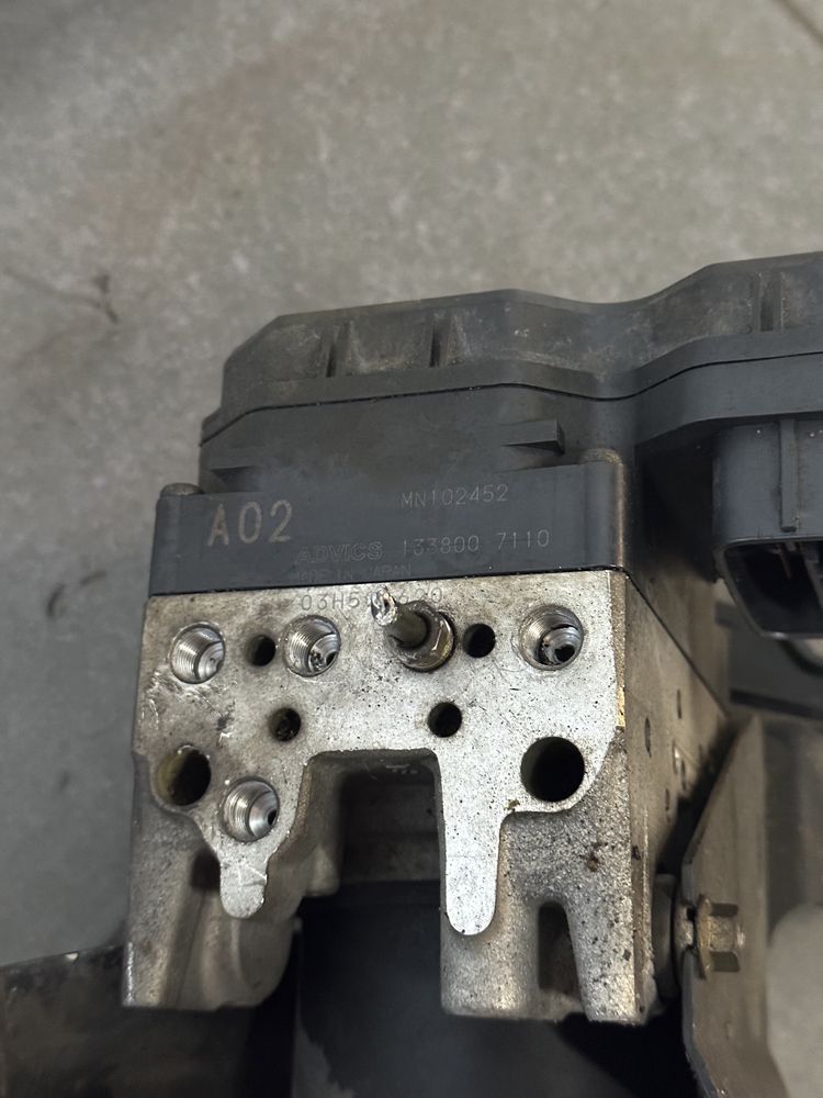 Блок ABS Mitsubishi L200,Pajero Sport 2.5 D-ID 4D56U 2006-2014 р.