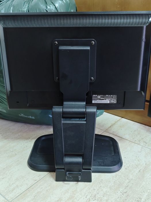 ASUS vw193s com suporte elevatório