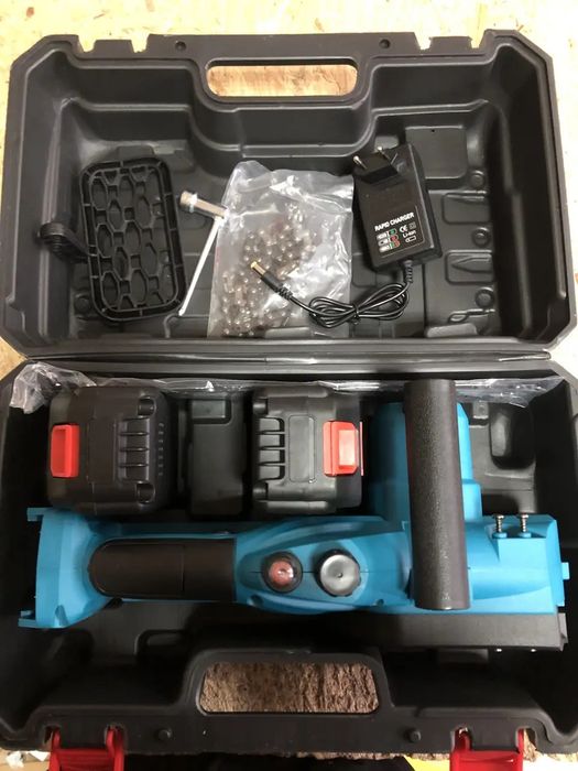 Акумуляторна пила 6 Ампер 30 см стріла .Удобна!