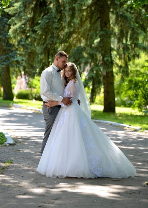 Розкішна весільна сукня, в хорошому стані!