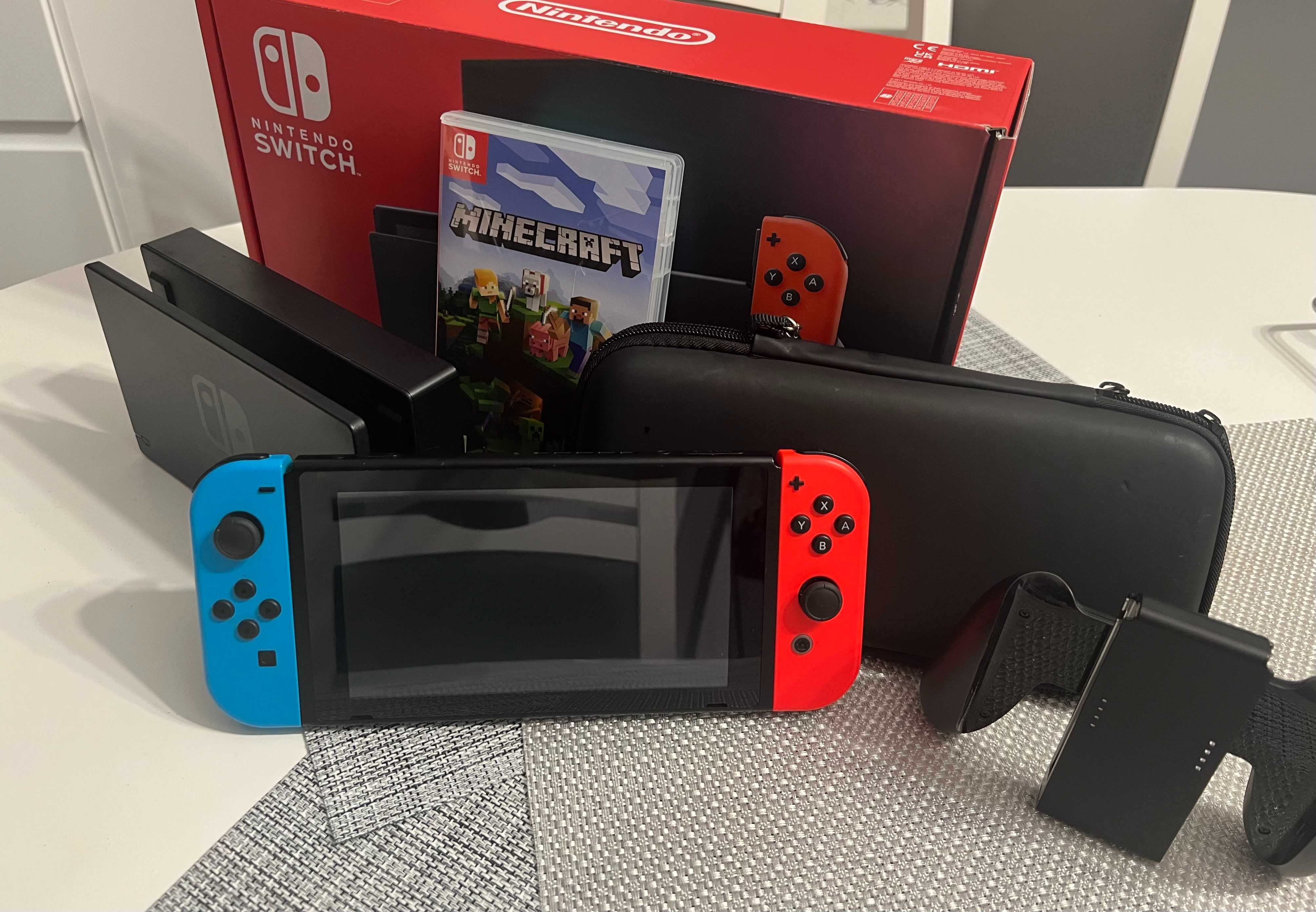 Konsola NINTENDO Switch + Gra MINECRAFT  + etui