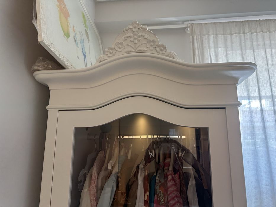 Roupeiro com porta de vidro da Homes in Heaven