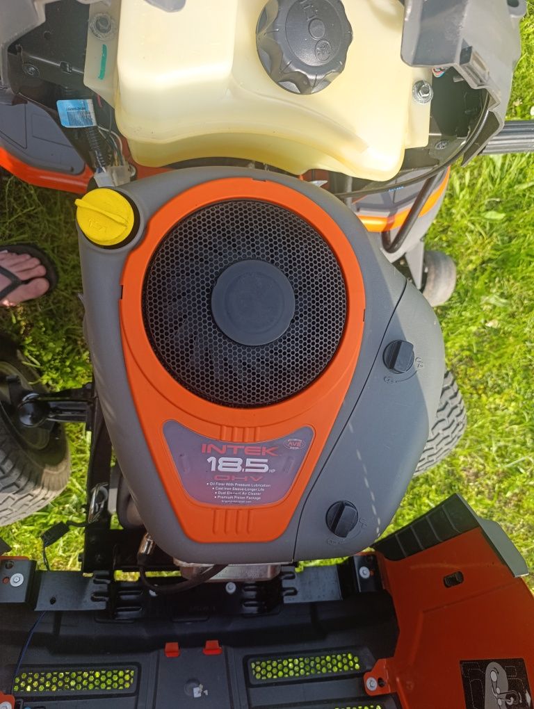Traktorek kosiarka Husqvarna TC138 Briggs 18,5KM pompa oleju