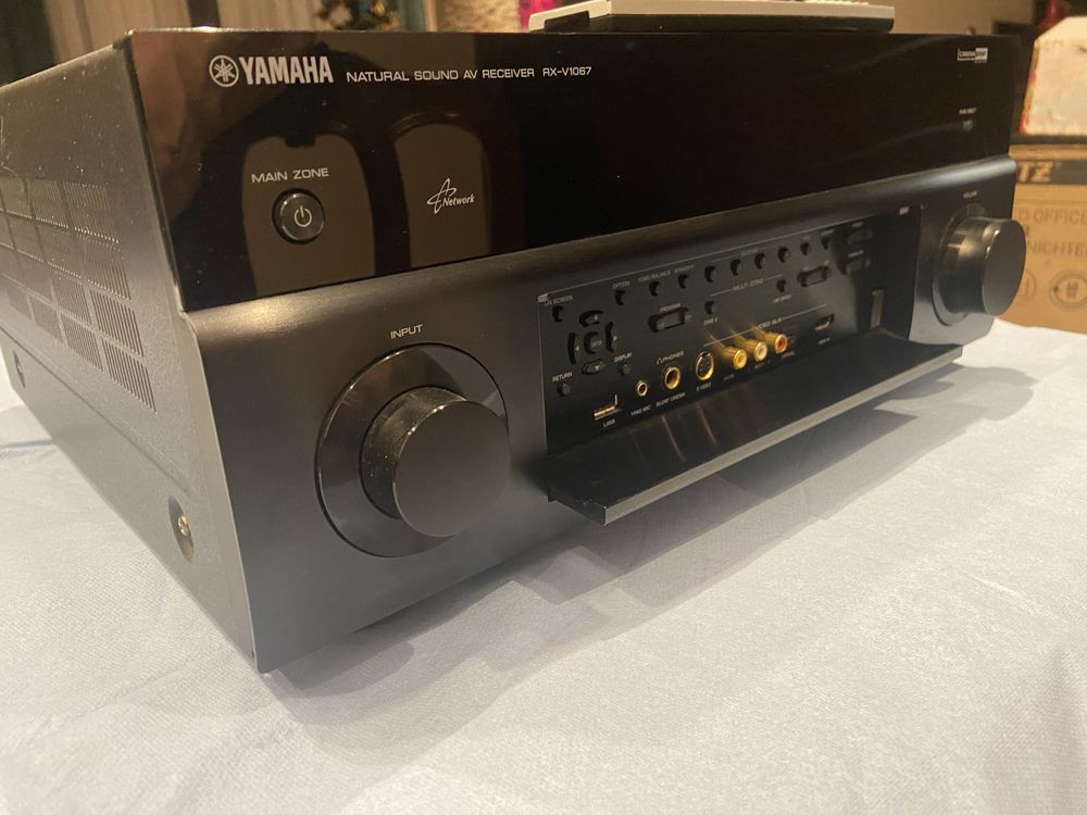Yamaha RX-V1067 Amplituner