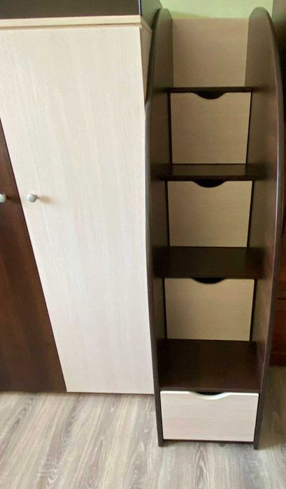 Дитячі меблі / Двоярусне ліжко з шафою, столом і матрацом