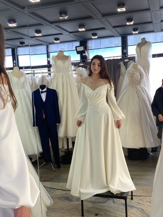 нова весільна сукня