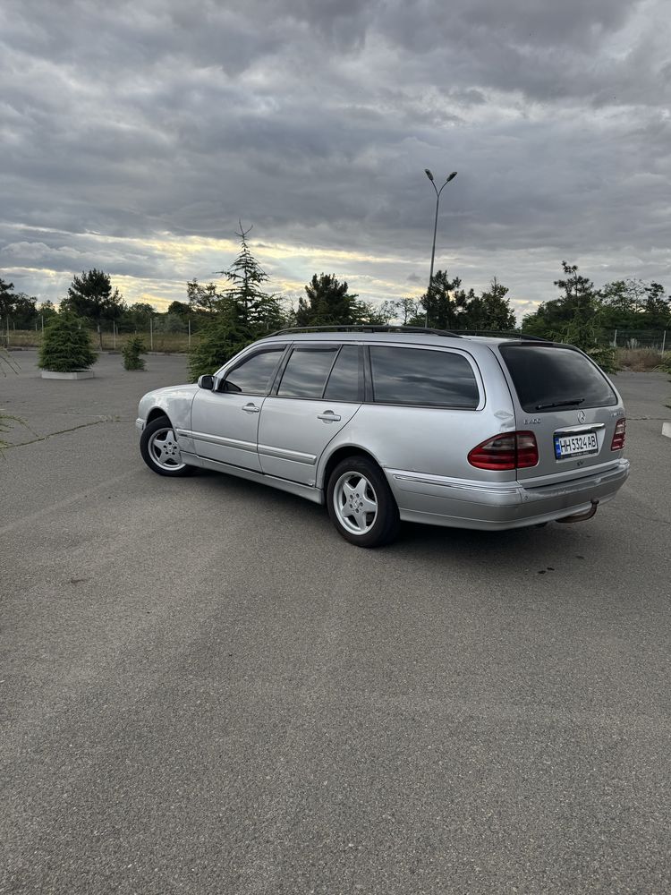 Мерсадес 210 автомат 2.1 дизель