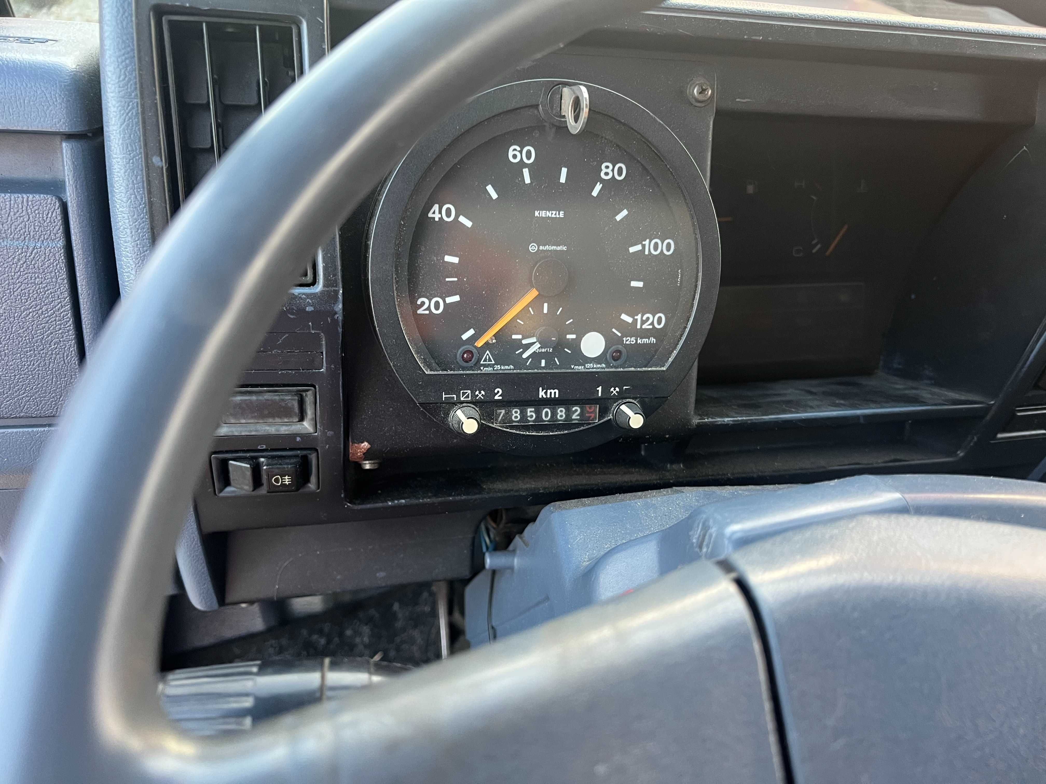 Carrinha Marca Isuzo, modelo NKR-3600