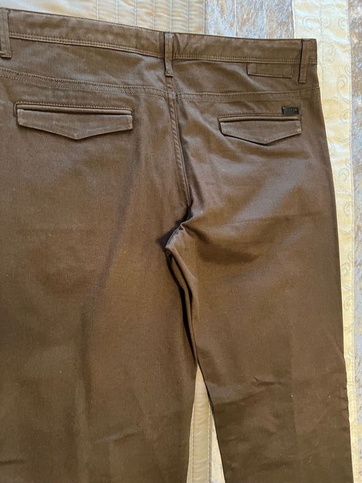 Calça em sarja de homem, castanhas, tamanho 42 da Zara