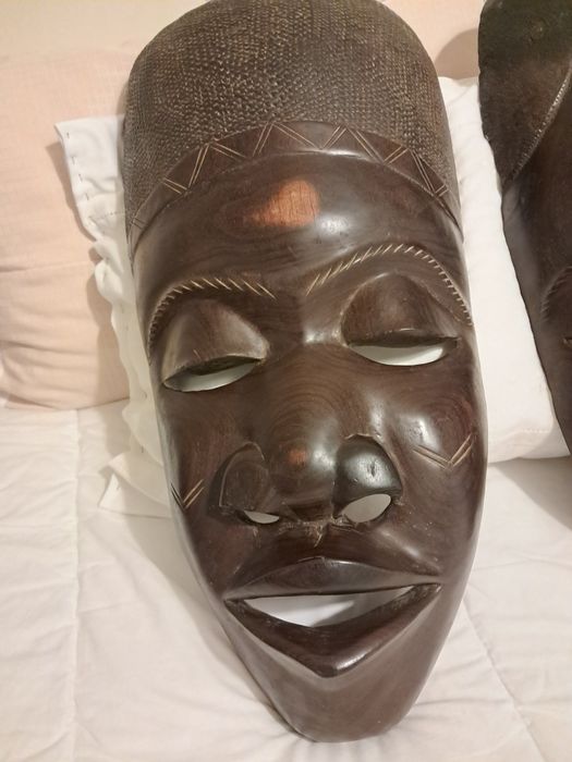 Peças artesanais em pau preto .Lisboa