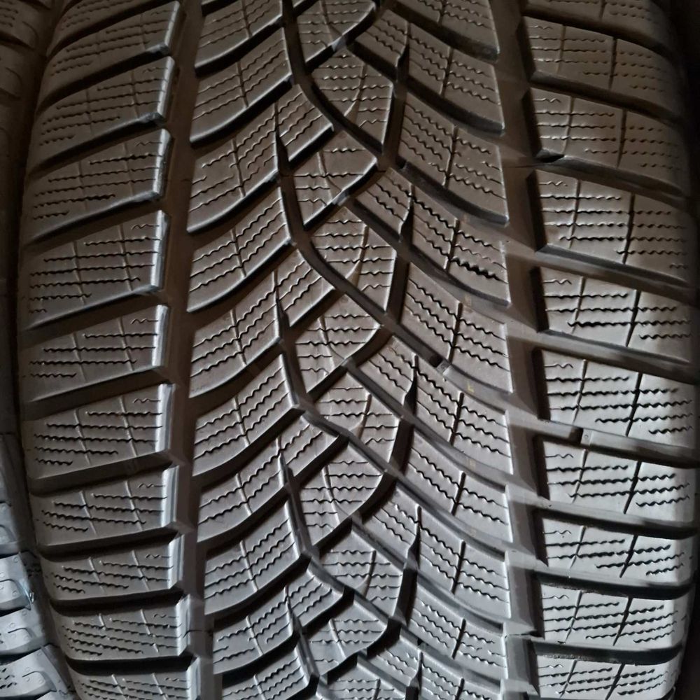 255/35/19+225/40/19 R19 Goodyear Ultra Grip Perfomance+ 4шт зима