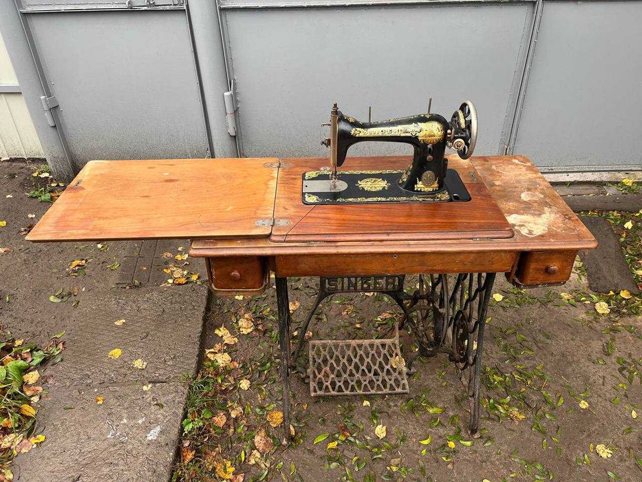 Ножная швейная машина Сингер / Зингер. Антикварная станина SINGER